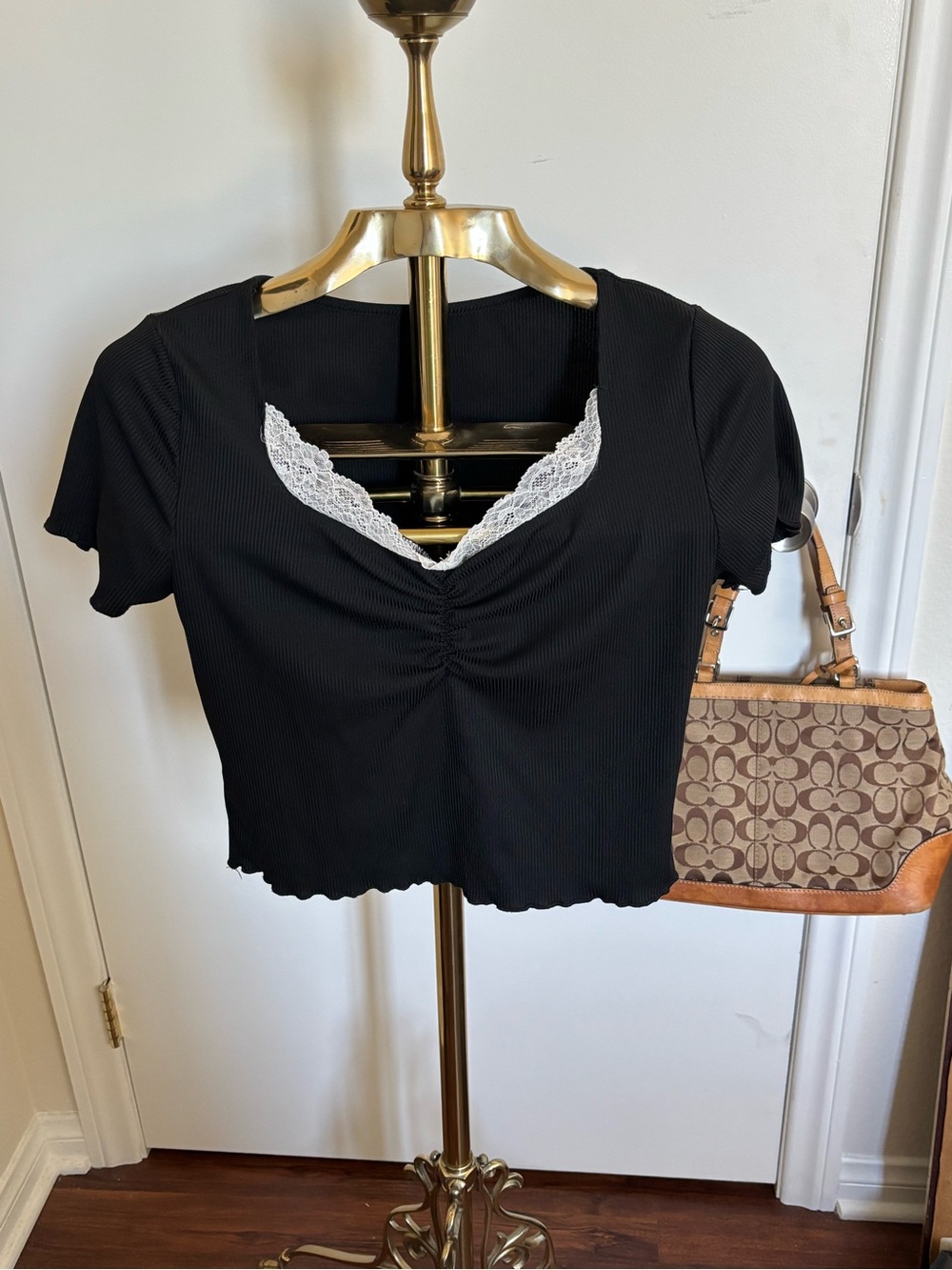 Shein • Black Lace-Trim Ribbed Cropped Top
